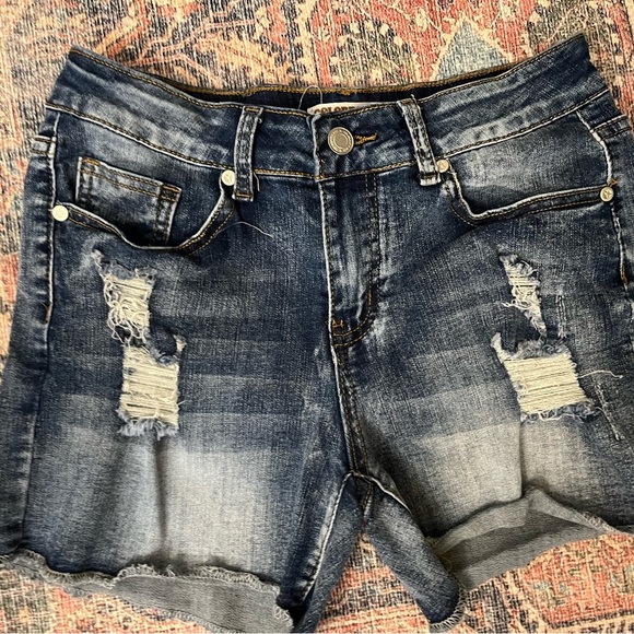 Distressed denim shorts 7/28 4/$10 - Picture 1 of 4